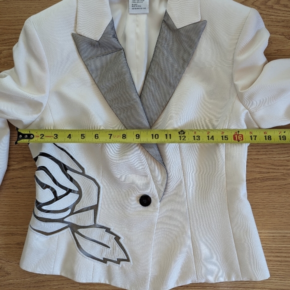SOLD Vintage White Silk Gray Collar Carlisle Blazer Rose Cutout Sz 6 Lined - Picture 13 of 14
